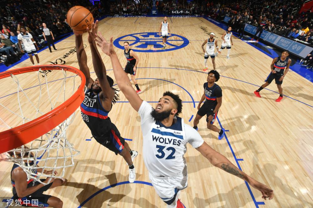 它们背后的 它们背后的