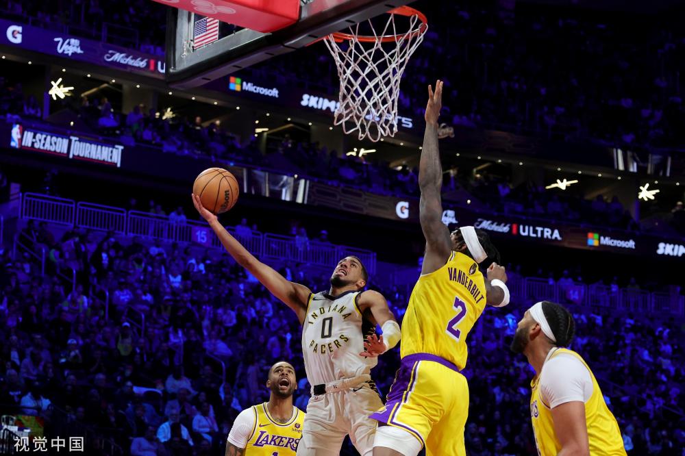 这使他在比 这使他在比