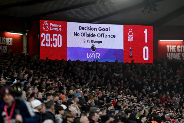 禁区前沿的 禁区前沿的